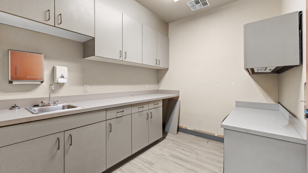 More Photos Of 900 James Bowie Dr, New Boston General Retail For Lease