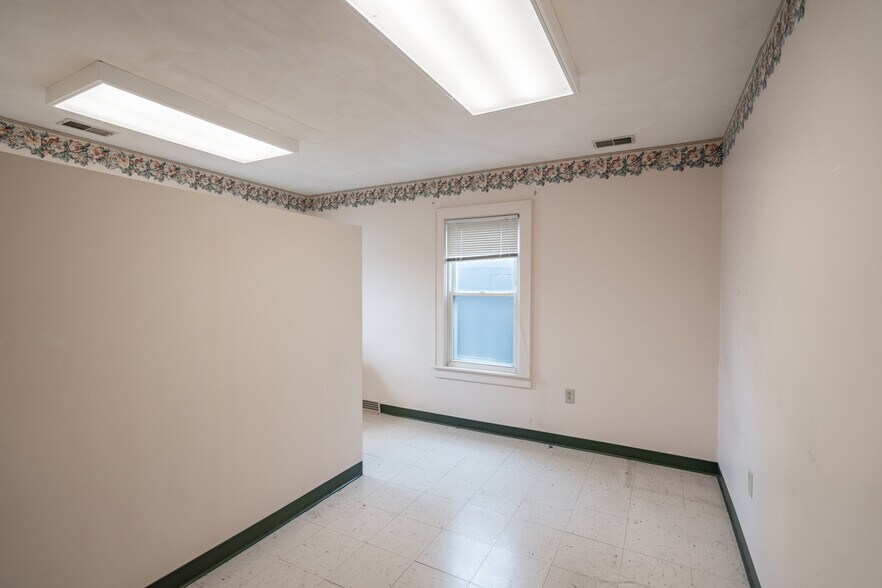 More Photos Of 24 Madison Ave, Endicott Medical For Sale