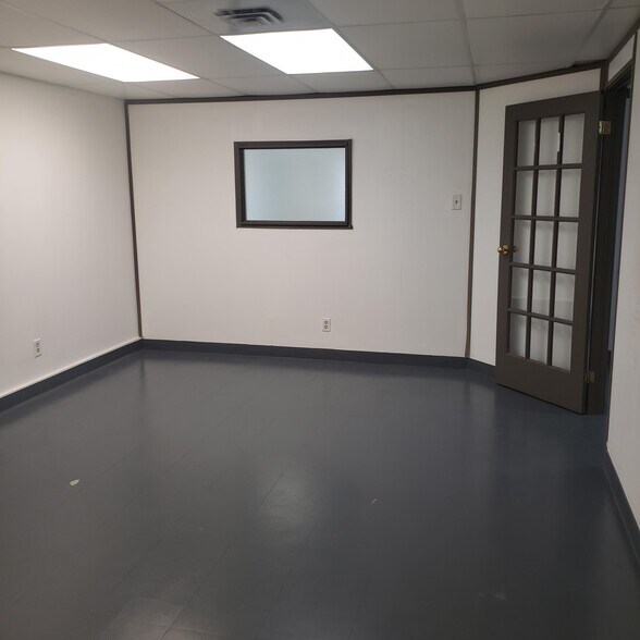 More Photos Of 15 Capella Ct, Ottawa Warehouse For Sale