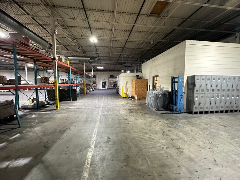 More Photos Of 311 W Central, Valdosta Manufacturing For Sale