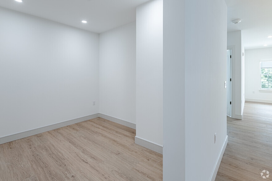 More Photos Of 545 S Livingston Ave, Livingston Apartments For Lease