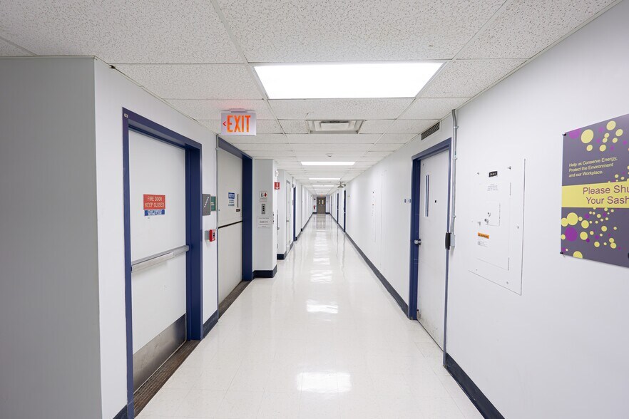 More Photos Of 3 University Pl, Rensselaer Office For Lease