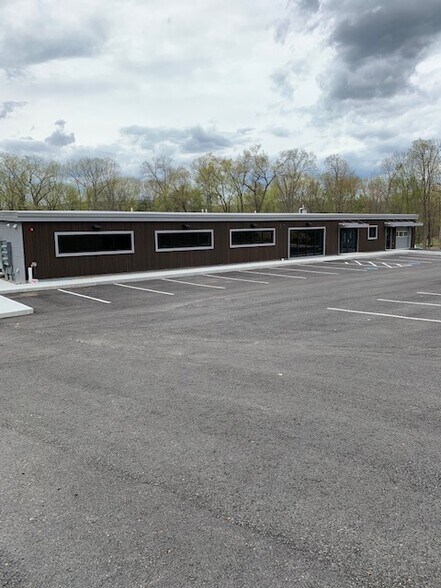More Photos Of 408 Commerce Rd, Vestal Township Flex For Lease