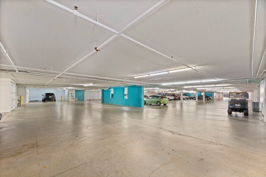 More Photos Of 26565-26575 W Agoura Rd, Calabasas Coworking Space