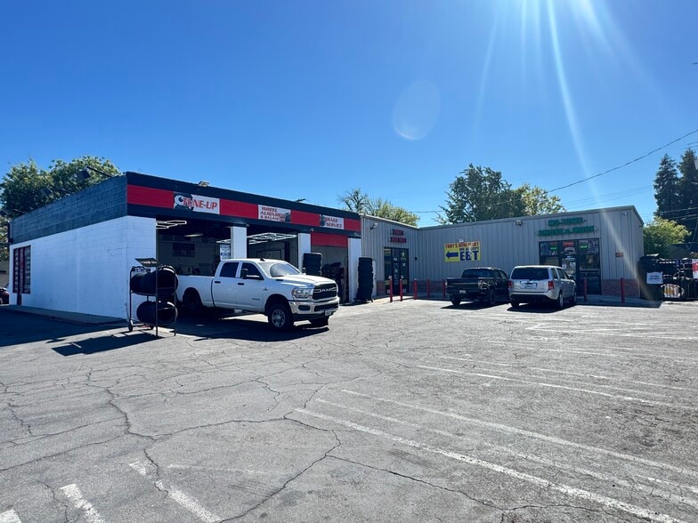 Primary Photo Of 405 McHenry Ave, Modesto Auto Dealership For Sale