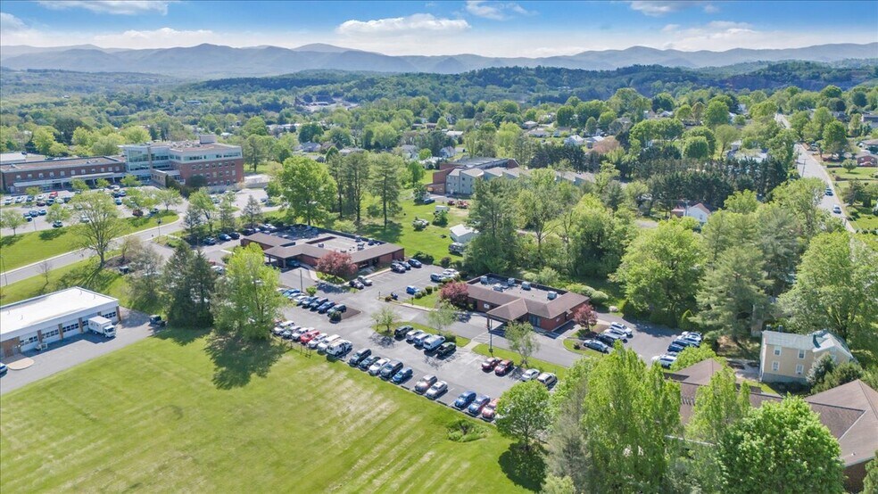More Photos Of 112 Houston St, Lexington Medical For Sale