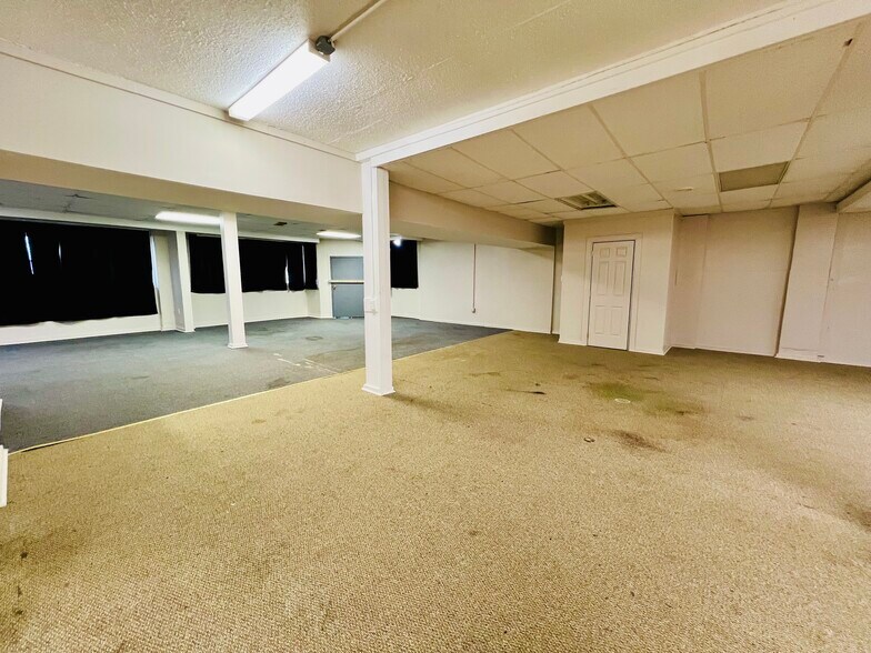 More Photos Of 1938 Airport Hwy, Toledo Freestanding For Sale