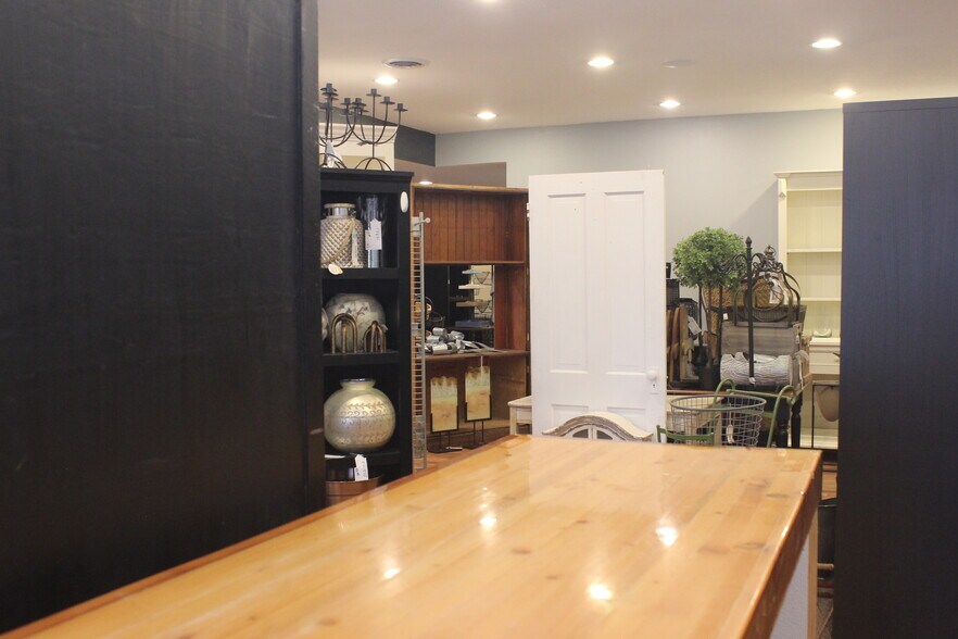 More Photos Of 80920 County Road 46, Hayward Showroom For Sale