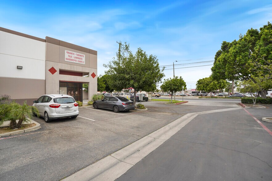 More Photos Of 1301 Foothill Blvd, Azusa Warehouse For Lease