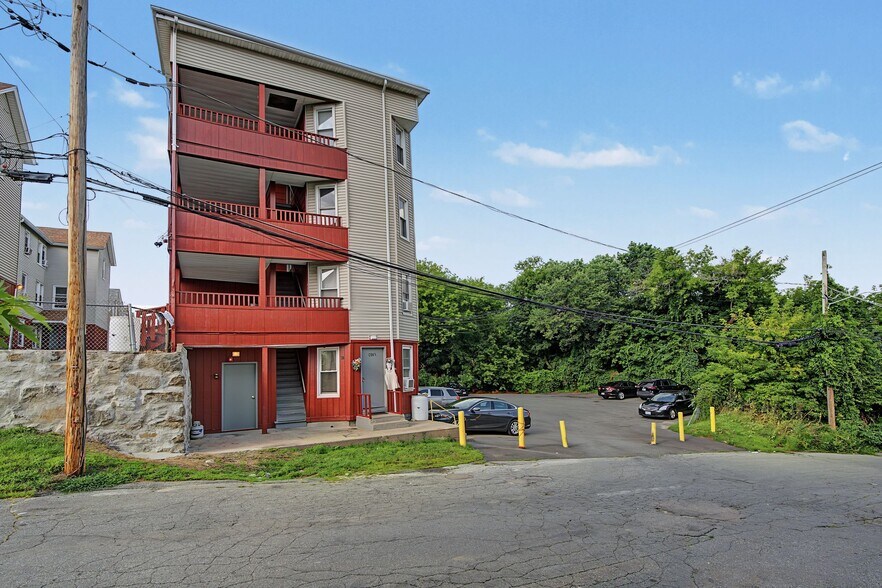 More Photos Of 471 Pond St, Woonsocket Apartments For Sale