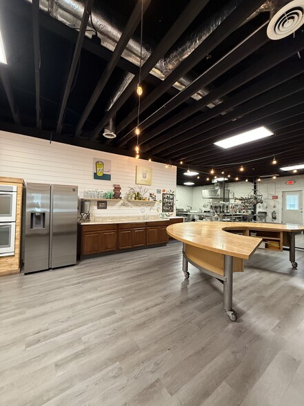 More Photos Of 327 State St E, Murfreesboro Flex For Sale
