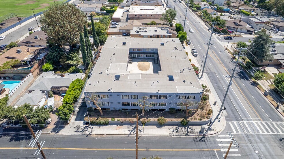 More Photos Of 13061 Vanowen St, North Hollywood Apartments For Sale