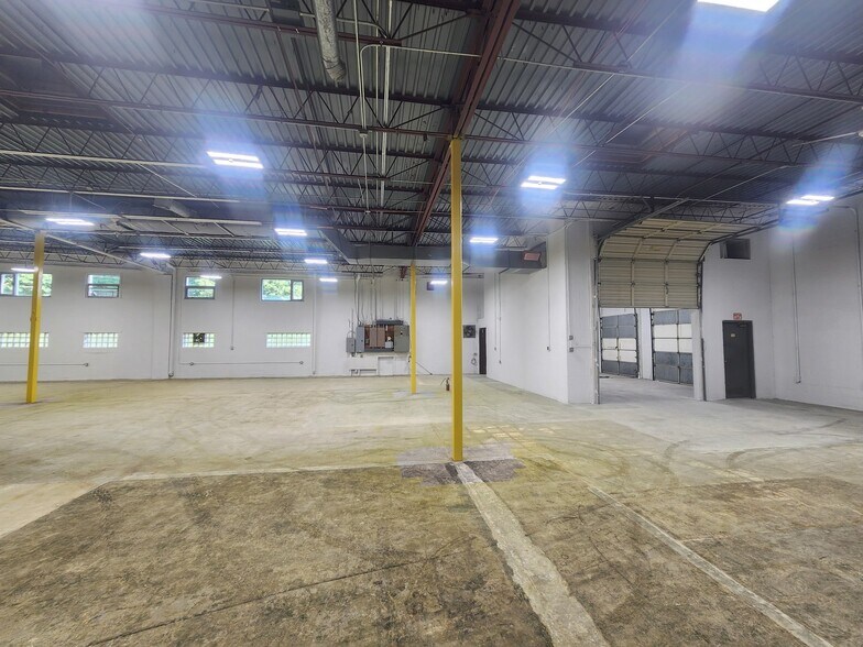 More Photos Of 925 Sherman Ave, Hamden Warehouse For Lease