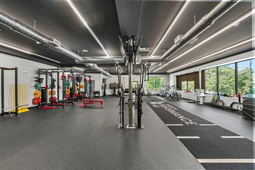 More Photos Of 530-540 Bergen Blvd, Ridgefield Office For Sale