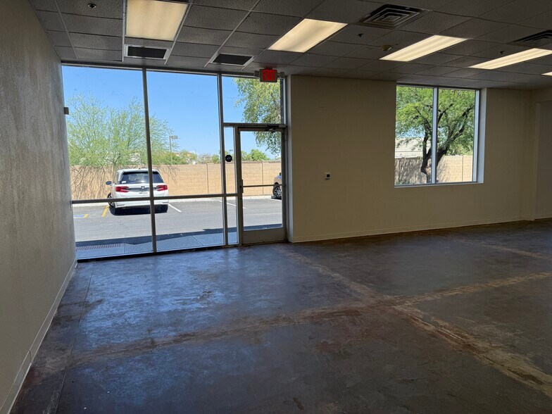 More Photos Of 13343 W Foxfire Dr, Surprise Showroom For Lease