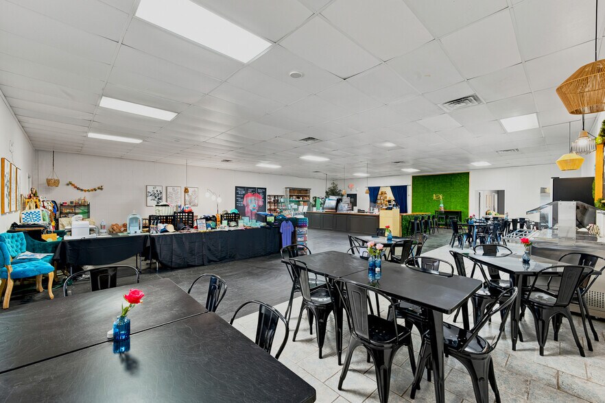 More Photos Of 20 Town Sq, Greenwood Health Club For Sale