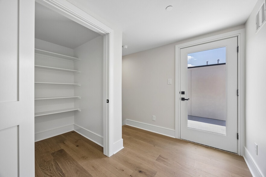 More Photos Of 5821 Winsome Ln, Houston Apartments For Sale