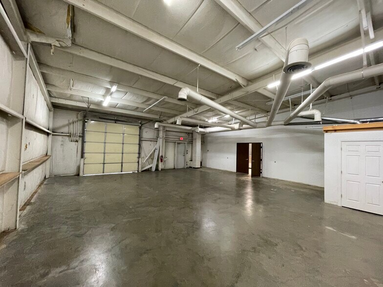 More Photos Of 11121 E Pine St, Tulsa Warehouse For Lease