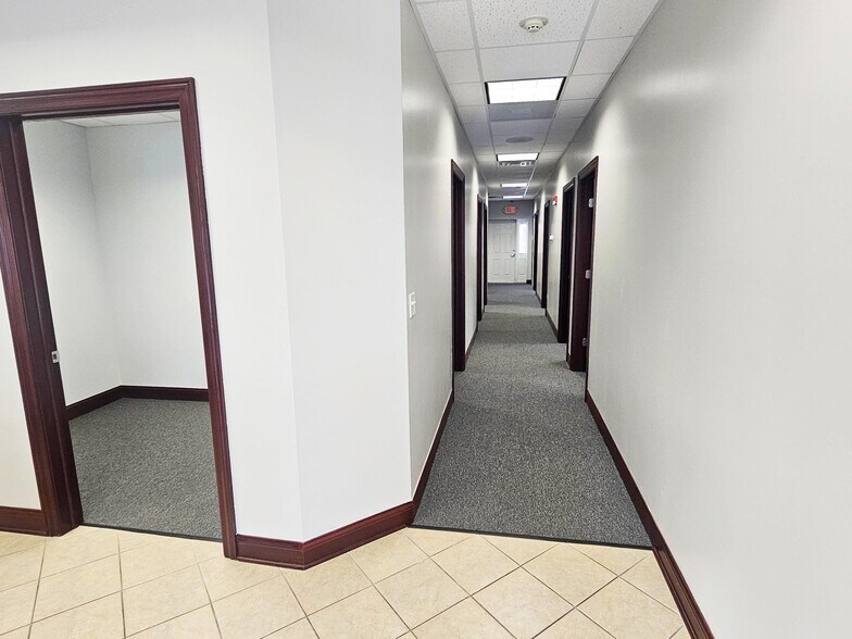 More Photos Of 11223 Distinctive Dr, Orland Park Medical For Lease