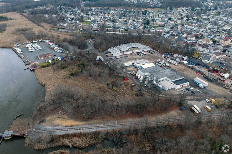 More Photos Of 113-114 Whitehead Ave, South River Land For Lease