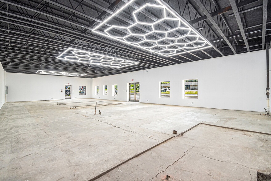 More Photos Of 3525 N 90th St, Omaha Freestanding For Lease