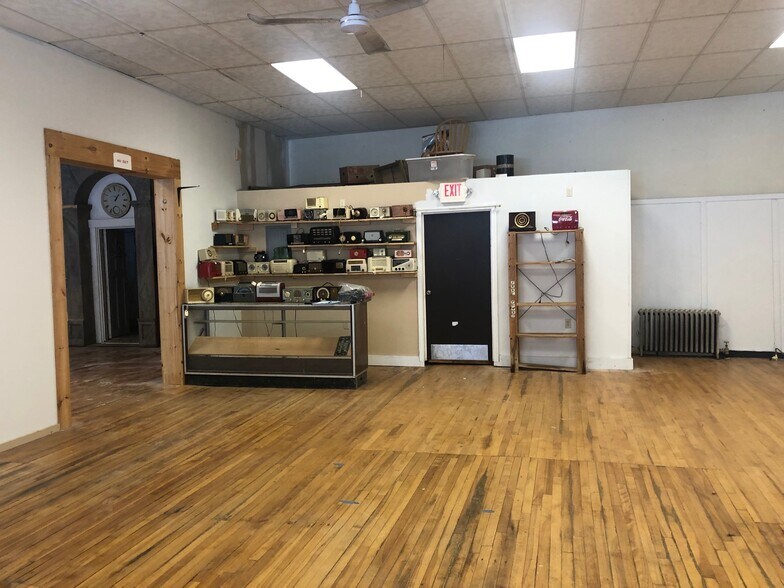 More Photos Of 64-68 Main St, Windsor Storefront For Lease