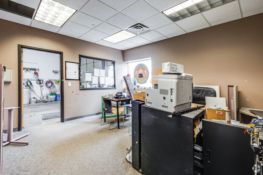 More Photos Of 3276 Fanum Rd, Vadnais Heights Service For Lease
