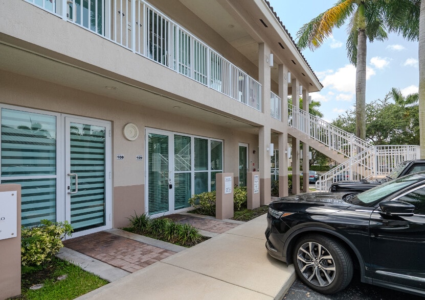 More Photos Of 5220 S University Dr, Davie Office For Sale