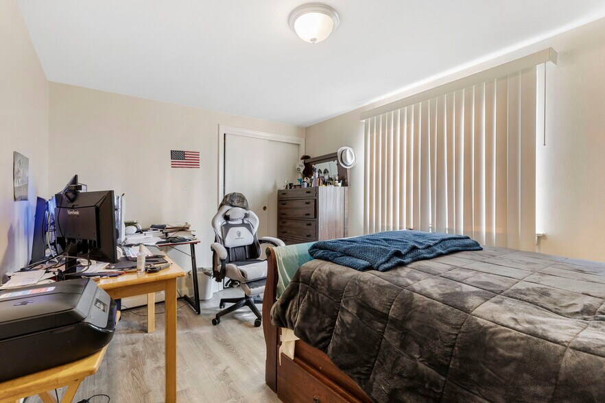 More Photos Of 8813 Dee Rd, Des Plaines Apartments For Sale