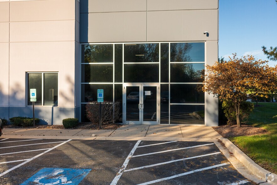 More Photos Of 425 Crossing Dr, University Park Warehouse For Lease