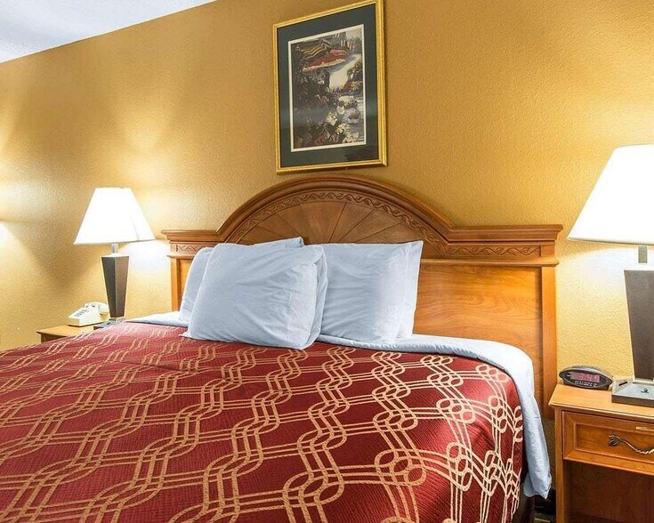 More Photos Of 1507 N Tibbs Rd, Dalton Hotel For Sale