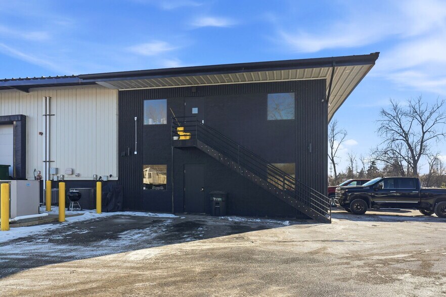 More Photos Of 8201 NE Hickory St, Minneapolis Truck Terminal For Sale