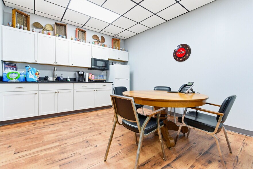 More Photos Of 13720 Aiken Rd, Louisville Warehouse For Sale