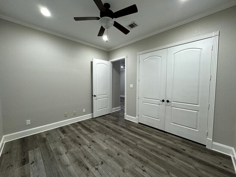 More Photos Of 11601 Spring Cypress Rd, Tomball Medical For Sale