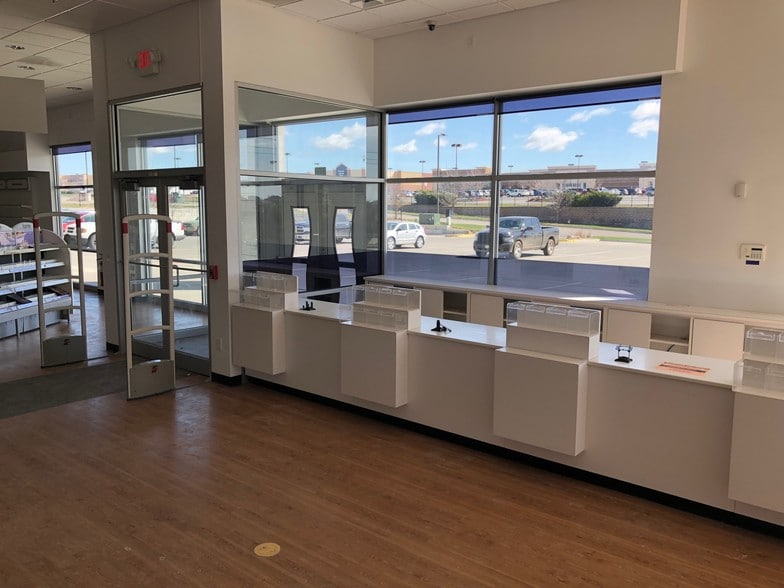 More Photos Of 8920 S 71st Plz, Papillion Storefront For Lease