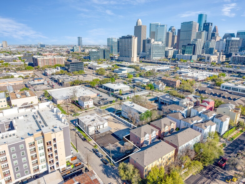 More Photos Of 2323 Caroline St, Houston Medical For Lease