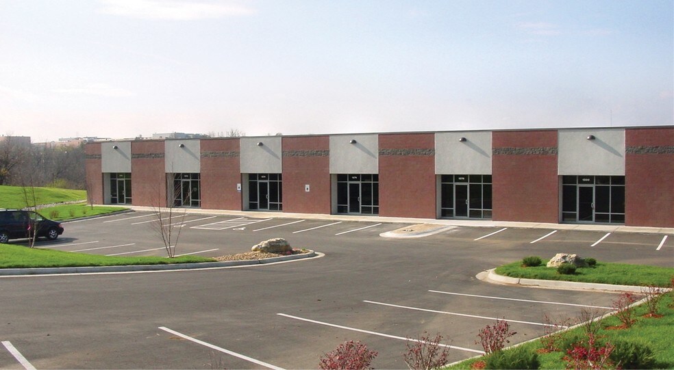 More Photos Of 1270-1284 NW Main St, Lee's Summit Flex For Lease
