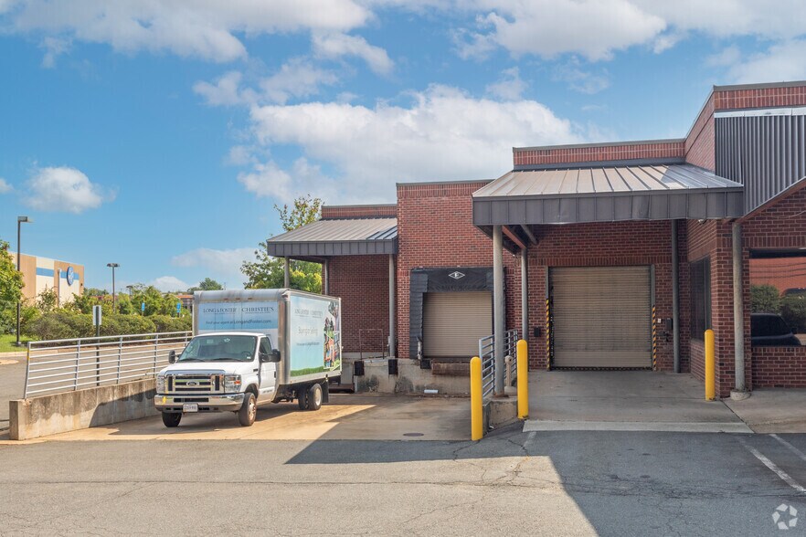 More Photos Of 4444 Brookfield Corporate Dr, Chantilly Flex For Lease