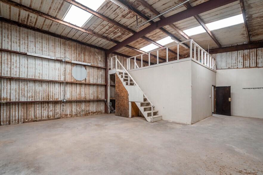 More Photos Of 1304A Dayton Rd, Midland Warehouse For Lease