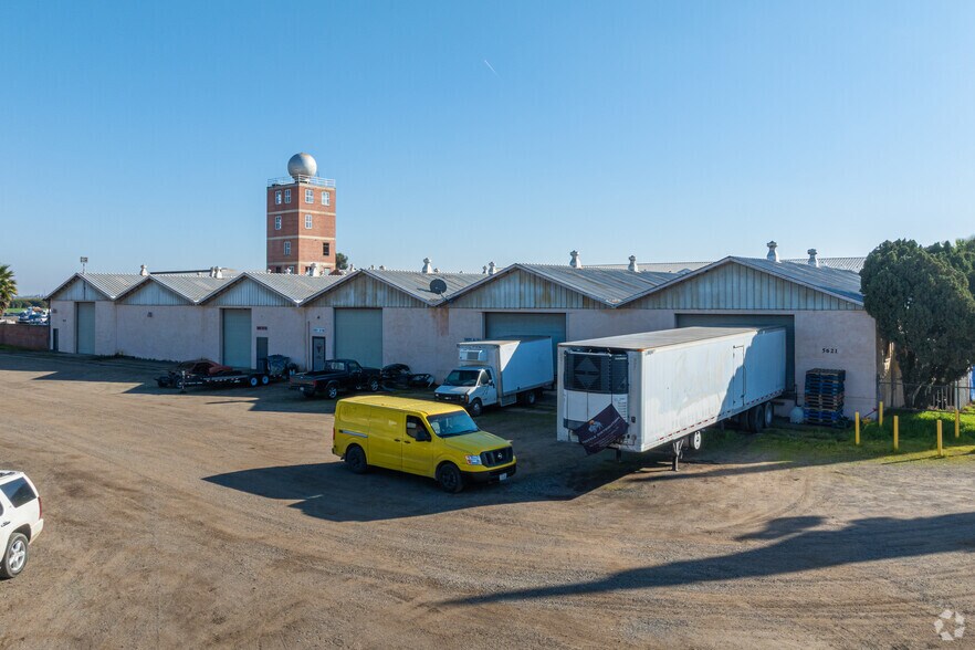 More Photos Of 5621 W McKenzie Ave, Fresno Warehouse For Lease
