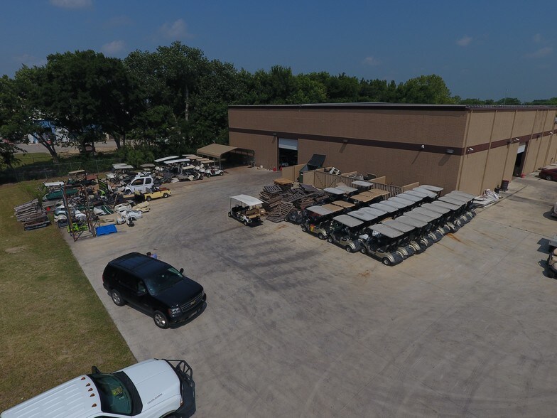 More Photos Of 1971 N I-35, San Marcos Warehouse For Lease
