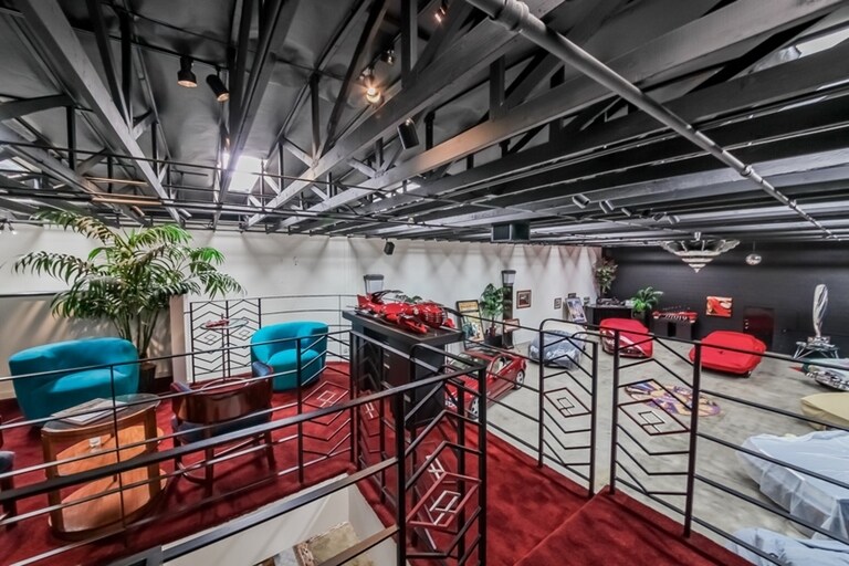 More Photos Of 611 S Glenwood Pl, Burbank Showroom For Sale
