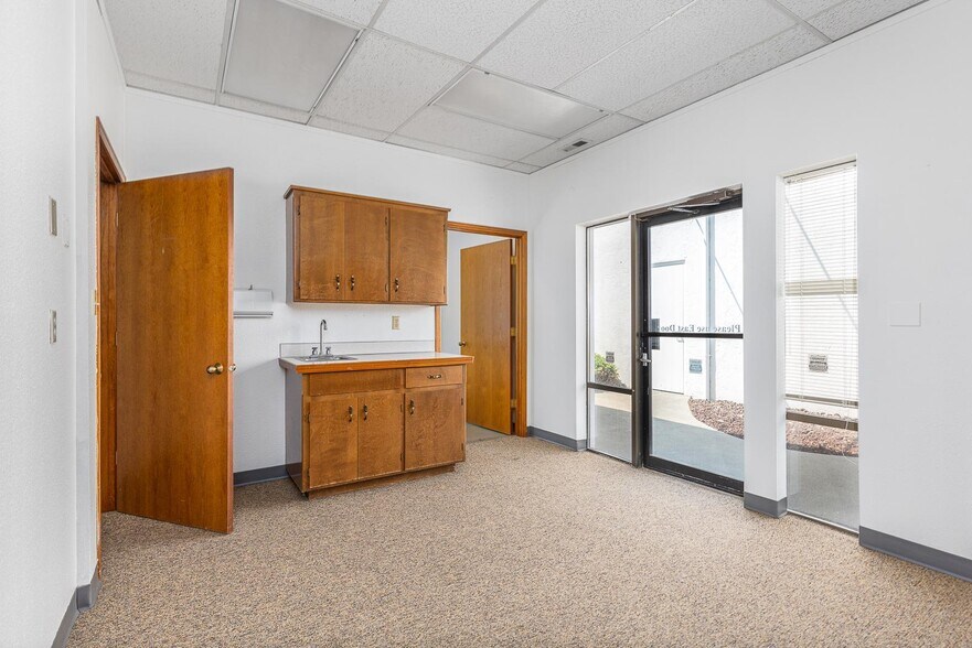 More Photos Of 320 N Johnson St, Kennewick Office For Sale