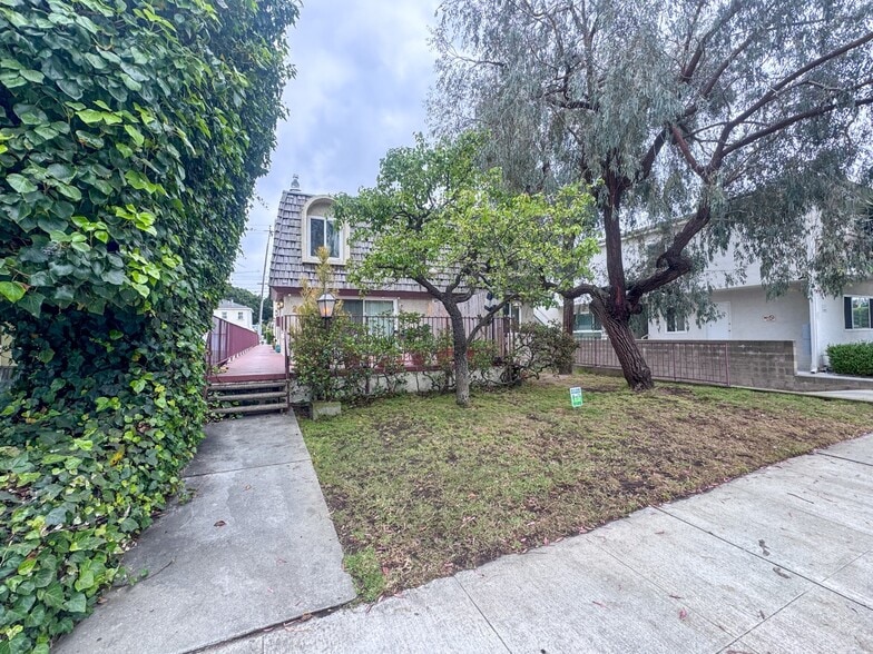 Primary Photo Of 2410 Ocean Park Blvd, Santa Monica Apartments For Sale