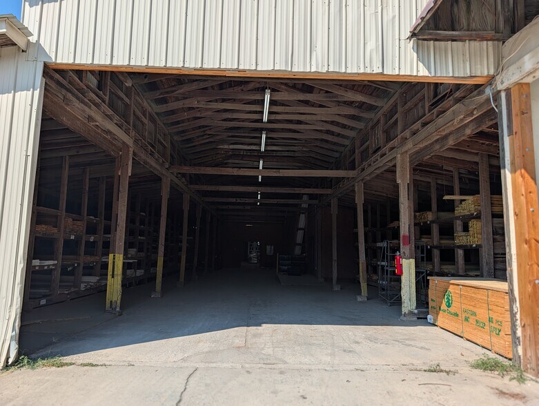 More Photos Of 612 Ball Street, Perry Storefront Retail Office For Sale