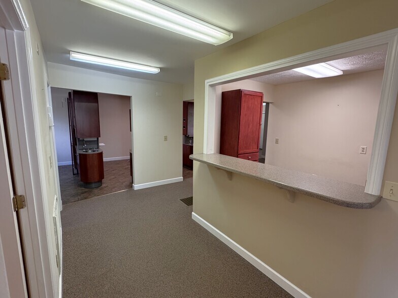 More Photos Of 471 S Main St, Cleveland Office For Sale