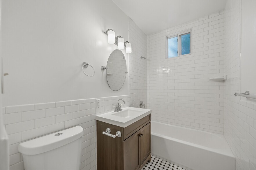 More Photos Of 2930 E 3RD St, Long Beach Apartments For Sale