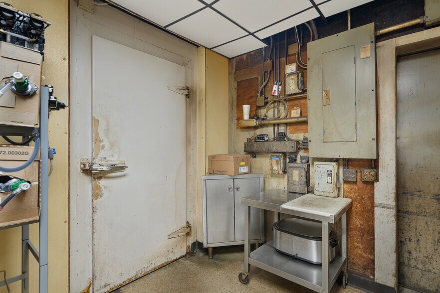 More Photos Of 2117 S 34th St, Kansas City Restaurant For Sale