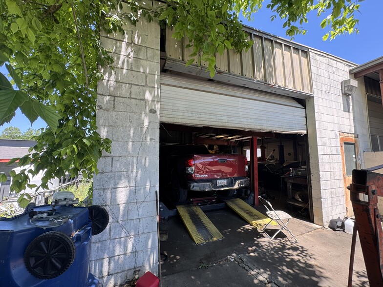 More Photos Of 4050 Lawrenceville Hwy NW, Lilburn Auto Repair For Sale