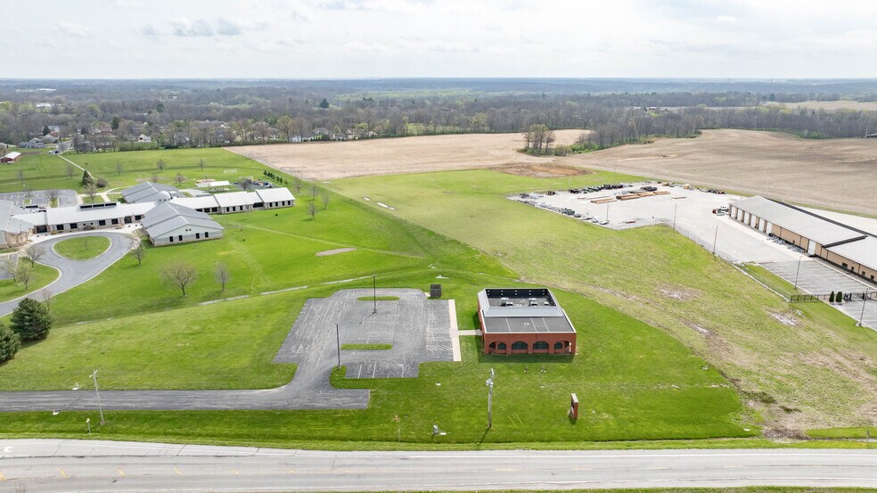 More Photos Of 18400 Shipman Rd, Carlinville Schools For Sale